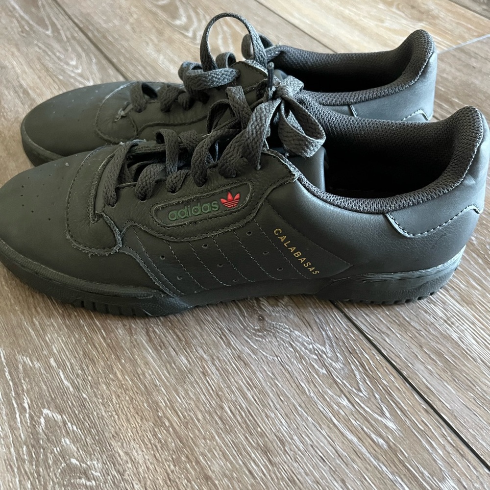 Adidas Calabasas Men's Gray Sneakers
